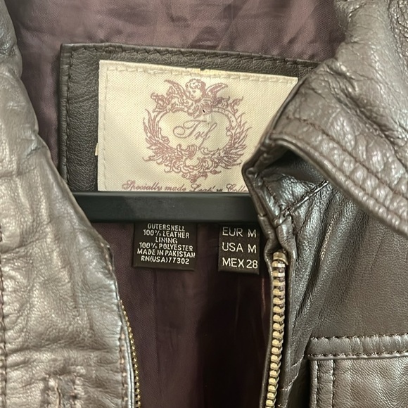 Vintage Brown Leather Jacket Labeled M (XS Fit). - Picture 2 of 8